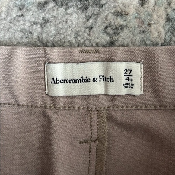 Abercrombie and Fitch Sloane Tailored Wide Leg Pant Short - Picture 7 of 12